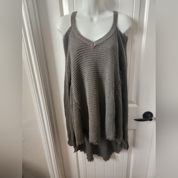 Free People Moonshine Cold Shoulder Sweater in Military Green Size:S | NWOT - Picture 3 of 9